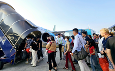 Nhộn nhịp về quê đón Tết