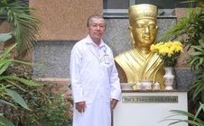 NGƯỜI THẦY THUỐC TRONG TÔI: Đôi tay chữa lành