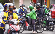 Lý do người dân TPHCM khó bắt được xe công nghệ, cước tăng 2-3 lần