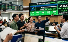 Động thái mới của các doanh nghiệp trên sàn chứng khoán sau cú giảm điểm lịch sử