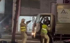 Bắt khẩn cấp tài xế không chấp hành kiểm tra nồng độ cồn, tông xe CSGT rồi bỏ chạy