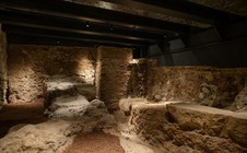 Sửa thang máy, lọt vào thế giới 2.000 năm trước dưới hầm khách sạn