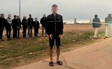 Nhóm thanh niên mang kiếm rượt chém người, nhưng bị nhầm đối thủ