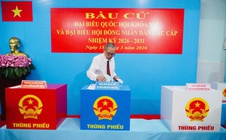 Cử tri cao tuổi ở TPHCM tham gia bầu cử