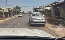 Bị người dân phản ánh trên VNeTraffic, lái xe 7 chỗ ở Tây Ninh hết đường chối