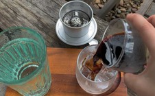 Khi chiếc phin bắt đầu nhỏ giọt