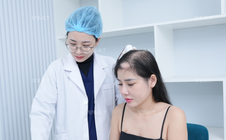 Bác sĩ Bùi Kiều Trang hướng dẫn điều trị rụng tóc kéo dài ở giới trẻ