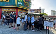 Xe bánh mì "gây sốt" ở Đà Nẵng buôn bán lấn chiếm vỉa hè 