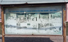 Bảng hiệu nhếch nhác