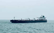 Tàu chở dầu từ Nga bị tấn công trên biển Đen