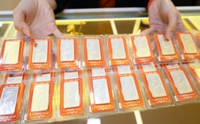 Giá bạc hôm nay 27-3: Người mua "bạc giấy" 120 triệu đồng/kg, lúc nhận chỉ còn 73 triệu đồng