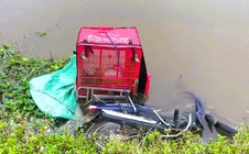 Phát hiện thi thể nam shipper dưới mương nước
