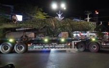 Di dời chiếc máy bay MiG-21 bị "bỏ quên" hơn 40 năm ở Cà Mau