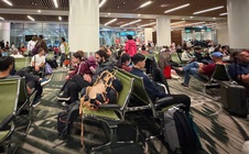 Nhiều chuyến bay tiếp tục bị hủy do xung đột Trung Đông, hành khách được đổi, hoàn vé ra sao?