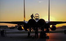 Mỹ mất gần 2 tỉ USD khí tài, kho tên lửa cạn dần giữa giao tranh với Iran