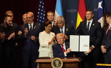 Ông Donald Trump tuyên chiến sắc lạnh 