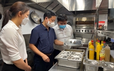 Kiểm tra đột xuất bếp ăn tập thể tại Hà Nội, Ninh Bình