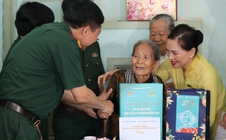 Thăm, tặng quà người có công với cách mạng tại TPHCM