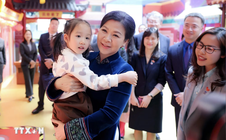 Phu nhân Ngô Phương Ly thăm Trung tâm Tống Khánh Linh tại Bắc Kinh