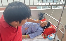 Bạn đọc hỗ trợ hơn 160 triệu đồng cho nam sinh lớp 9 bệnh tật, bán vé số ở Cần Thơ