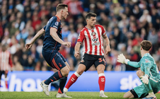 Nottingham Forest thắng tưng bừng, West Ham và Tottenham âu lo vé trụ hạng