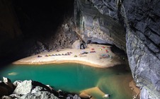 Phát hiện 5 rìu đá 8.000 năm tuổi bên trong hang động ở Phong Nha - Kẻ Bàng