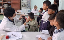 Công đoàn phối hợp chăm sóc sức khỏe cho người dân xã Đặng Thùy Trâm