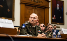 Truyền thông Mỹ: "Bất thường" trong việc bãi nhiệm tướng lĩnh lục quân