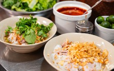 Foodtour Hà Nội kỳ nghỉ lễ, thưởng thức 5 món phở "phiên bản lạ" ngon miệng