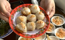 4 món bánh đặc sản tên lạ, giá siêu rẻ, khách ăn chục chiếc chưa chán ở Huế
