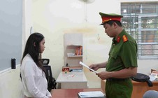 Bốn người phụ nữ livestream khiêu dâm thu hút 30.000 người xem