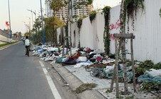 Bãi rác "tra tấn" người đi đường