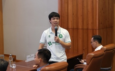 Cầu thủ Công Phượng "tiếp lửa" cho bóng hồng sân cỏ ở ĐH Kinh tế TPHCM