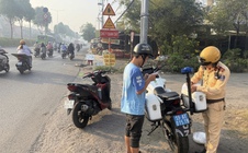 TPHCM: Nhiều người đi xe máy bị xử phạt do "muốn đi nhanh"