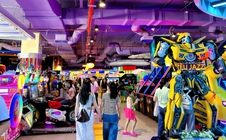 Dịp lễ 30-4, 1-5: Gigamall kín khách, giới trẻ đổ xô "check-in" khu giải trí công nghệ Gigaversal