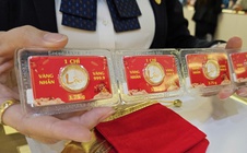 Tối 1-5, giá vàng thế giới đột ngột giảm nhanh