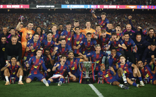 Barcelona quật ngã Real Madrid, đăng quang đêm La Liga đầy cảm xúc