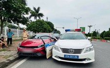Vi phạm nồng độ cồn, tài xế tông xe bung cánh cửa ô tô chuyên dụng của CSGT