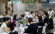 Hàng trăm khách hàng hồ hởi ký thủ tục khu Đảo Ngọc, nhẹ nhõm vì đã mua được căn nhà ưng ý