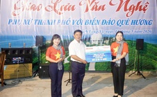 Báo Người Lao Động trao tặng cờ Tổ quốc tại đảo tiền tiêu Bạch Long Vỹ
