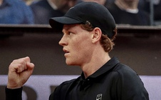 Sinner vào bán kết Rome Masters, phá kỷ lục “khó đọ” của Djokovic