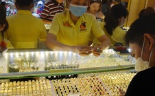 Giá vàng hôm nay 16-5: Vàng thế giới giảm sốc hơn 120 USD/ounce