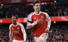 Arsenal thắng Burnley tại Emirates, chạm tay ngôi vô địch Ngoại hạng