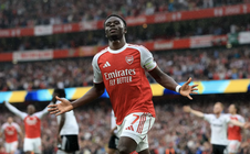 Bukayo Saka bùng nổ trận derby, Arsenal đè bẹp Fulham ở London
