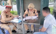 Vi phạm nồng độ cồn bị tước giấy phép lái xe, một cán bộ xã vẫn lái xe trên cao tốc