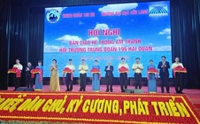 Món quà ý nghĩa của Trường Đại học Cửu Long dành cho Trung đoàn 196 Hải quân