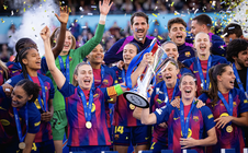 Barcelona chia tay biểu tượng bất tử sau chức vô địch Champions League