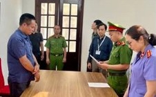 Bắt một cựu cán bộ địa chính