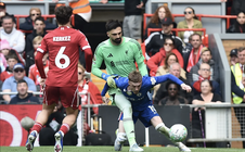 Rơi chiến thắng tại Anfield, Liverpool chậm giấc mơ Champions League