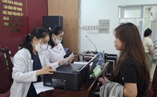 Nữ công nhân lần đầu tiên được tầm soát ung thư cổ tử cung bằng AI